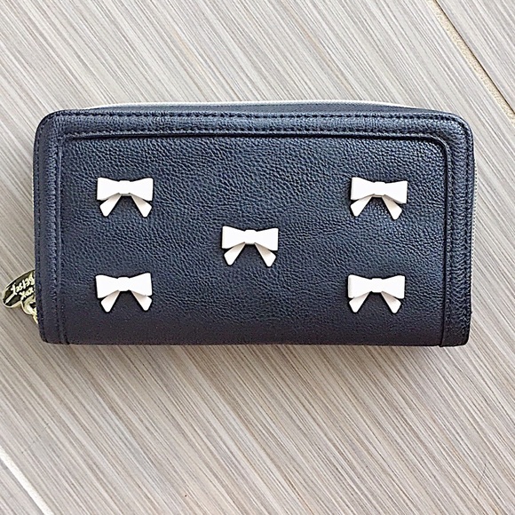 Betsey Johnson Handbags - Betsey Johnson Bow Zippered Wallet